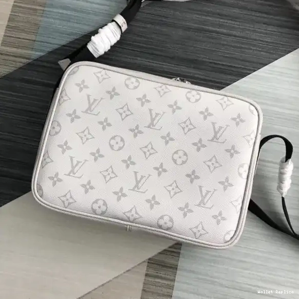 Affordable LOUIS VUITTON OUTDOOR MESSENGER 0629